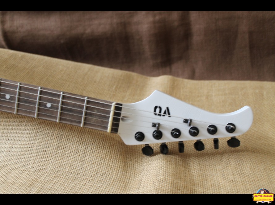 QA Guitars Trikster