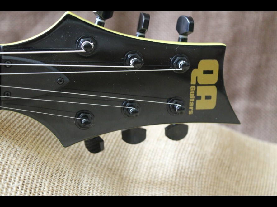 QA Guitars Bumble Bee 
